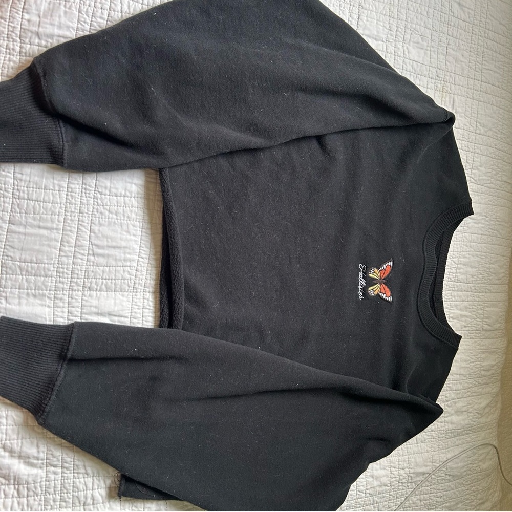 Butterfly patch cropped sweatshirt